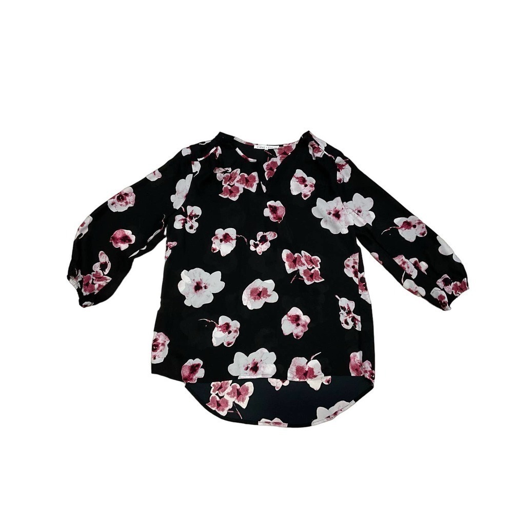 New Violet + Claire black floral top sz Medium
